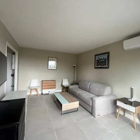 Terrace One Bedroom Lacoste Apartment